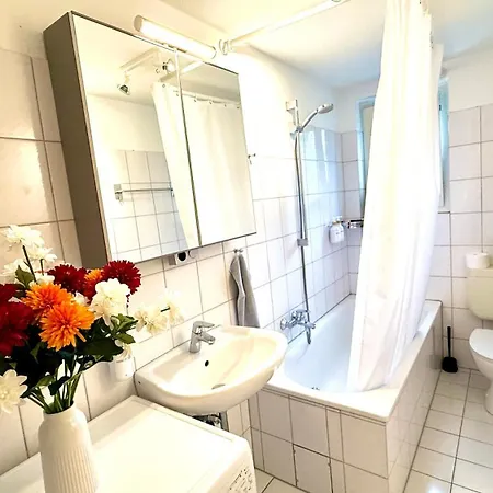Urban Bloom Retreat - Ruettenscheid, Zentrum, Messe Apartment
